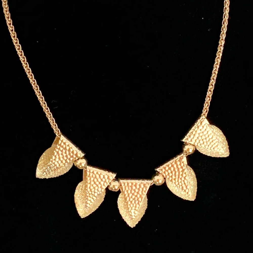Beautiful gold colored necklace. NWOT.